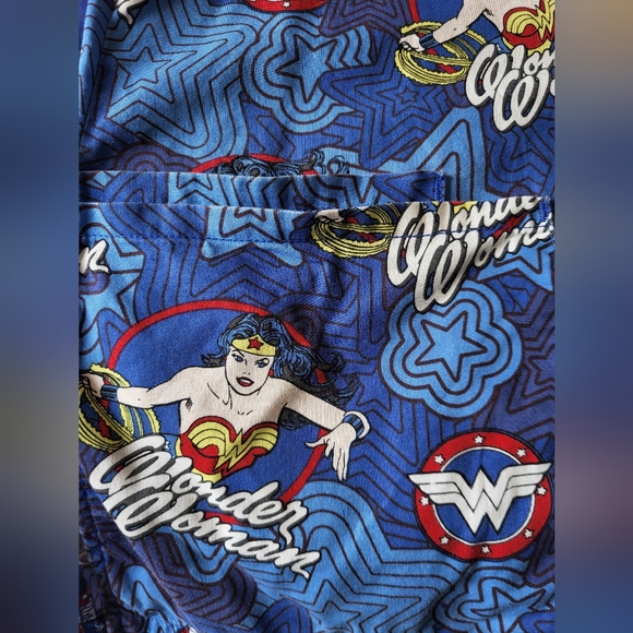 4 for $30 🌈 Scrubstar Wonder Woman scrub top size LG - Picture 4 of 4